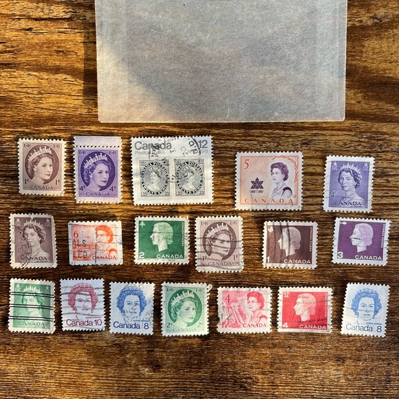 Lot 18 Vintage Canadian Queen Postage Stamps Used Off Paper Collector - Picture 4 of 7